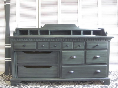 Colonial sideboard green with black glaze
