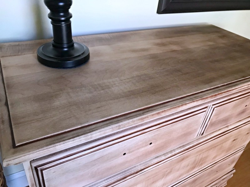Natural wood 3-drawer dresser
